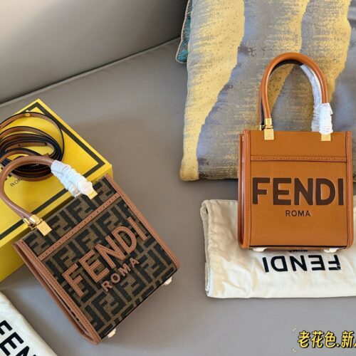 205 box
size：18*14cm
24ss Fenditote tote bag
A new size has been released
Small tote bags are perfect for daily outings
Practical and versatile!