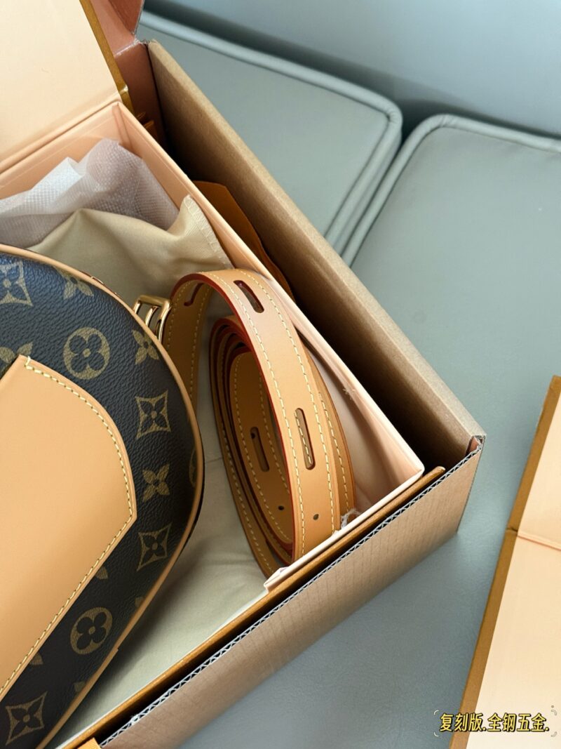 c8942f8280.jpg 290 Pack
(Remastered all steel hardware)
Hot selling collection real-life photos
size:22*19cm
L's round pancake buns are really delicious
This round cake is soft
Its capacity is super large
Liu Yifei has brought our aesthetics back!
Non market curr...