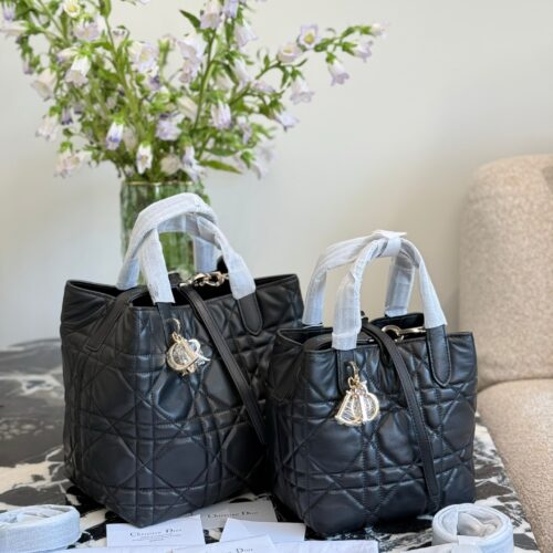 Dior indigenous bag p330p340
No joke, this will be the next hit!
I'm not joking! Zhi Xiu doesn't even joke with you
The hottest Toujours indigenous bag has actually grown taller and even has an extra shoulder strap. Its appearance has skyrocketed, it...