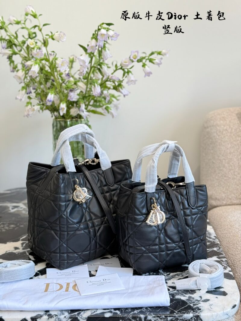 Dior indigenous bag p330p340
No joke, this will be the next hit!
I'm not joking! Zhi Xiu doesn't even joke with you
The hottest Toujours indigenous bag has actually grown taller and even has an extra shoulder strap. Its appearance has skyrocketed, it...