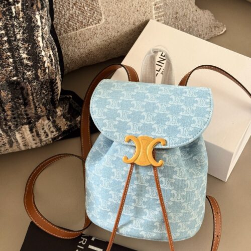 240 boxes
size：18*22cm
Versatile small backpack for all seasons
Celin Triumphal Arch Cowboy Backpack
Practical and full of retro feel
Although compact, it is very easy to fit,
A small backpack suitable for carrying all year round!