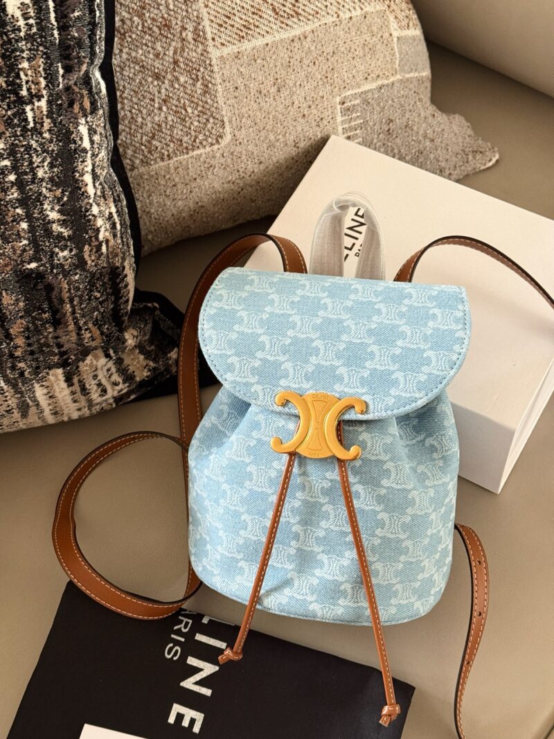 c922493b41.jpg 240 boxes
size:18*22cm
Versatile small backpack for all seasons
Celin Triumphal Arch Cowboy Backpack
Practical and full of retro feel
Although compact, it is very easy to fit,
A small backpack suitable for carrying all year round!