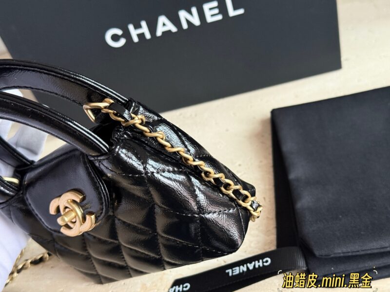 c93858352c.jpg 210 box
size:12.5*8.5cm
Xiaoxiangjia 23k Kelly Nano
The most beautiful 23k, the oil wax skin looks so good! I have the impulse to immediately drop the sa!
The new bag really smells great!
Leather quality (can't hold a phone)