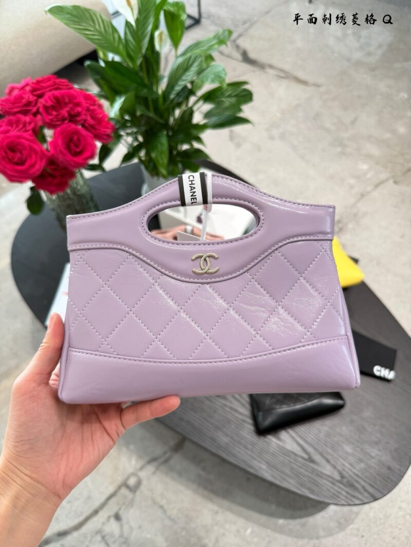 Chanel 31bag mini p199
I don't believe this stunning 31 bag nano can't take you down~I fell in love with it in just one second!!!
White is both girlish and elegant
The luster emanating from the oil and wax lambskin is absolutely stunning+
Nano size i...