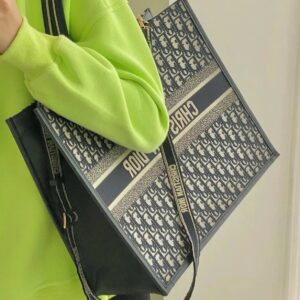 Dual use bag 726833 # blue series, original high quality, G Home continues to update color schemes, adding more exquisite tones. The new color scheme and color combination inject new ideas into the brand's iconic items, highlighting a modern style. T...