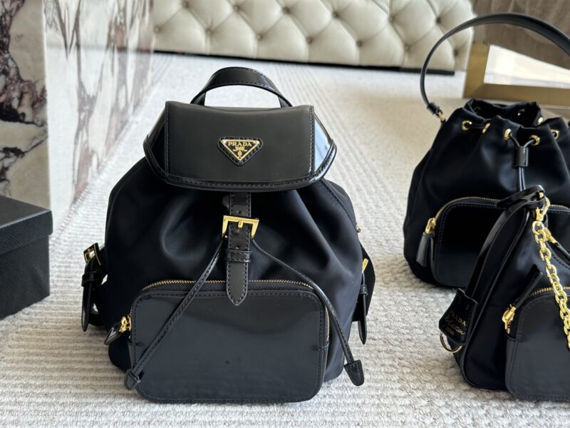 ca4dffe3c4.jpg 220 sets of boxes
size:21 24cm
Prada Hobo Nylon Backpack
Seeing the physical object is truly perfect!
package ??
Designed to be super convenient and comfortable!
