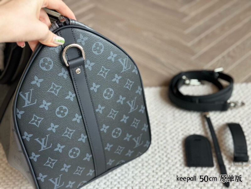 ca5923d14e.jpg 290 without box
Size: 50cm
L family's old flower travel bag is out!
Keepall 50cm travel bag
Featuring a retro and artistic atmosphere with high aesthetic appeal~
Do we need 'it'.