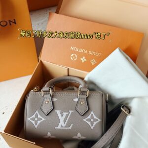 205 box
Size: 16 * 10cm (mini)
L Home Speedy Nano Elephant Grey
Experience the joy of Nano together~
Carrying a small bag, I really love it, love it~
Search: Lv nano