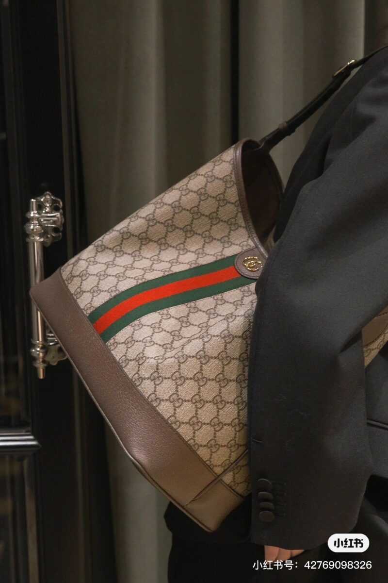 GG Hobo's timeless classic
Hobo's lazy style is vividly portrayed,
Larger size makes it more luxurious, red and green ribbon recognition is higher, and it never goes out of style