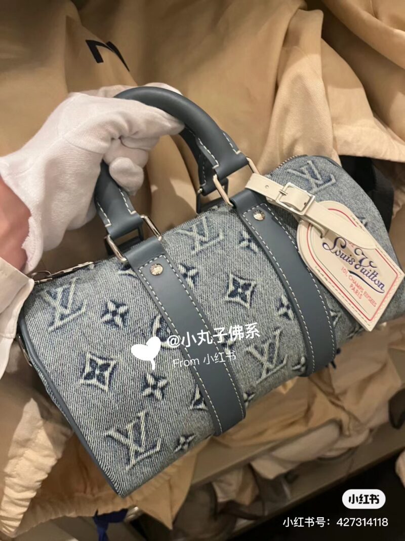 Cowboy Keepall25, I Love It
Expected to be a big hit this year
Comes with hanging tags and wide shoulder straps
Cowboy Keepall25 w
Both men and women can carry someone or not
The capacity is great! !
Lv's new denim pillow bag
Handheld and can be slu...