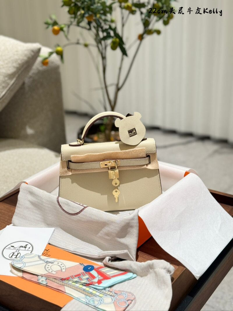 Kelly's second-generation palm patterned cowhide P310
Palm patterned cowhide feels more high-end, low-key, practical, and rare than glossy leather. If you choose one, you would prefer matte. If you don't have to choose, you will naturally want both. ...