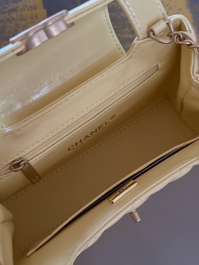 cc19556585.jpg 220 boxes
Grandma Xiang's color is really amazing/stunning
size:20*12cm
Xiaoxiang's 23k Kelly
The most beautiful 23k, the oil wax skin looks so good! I have the impulse to immediately drop the sa!
Cowhide quality