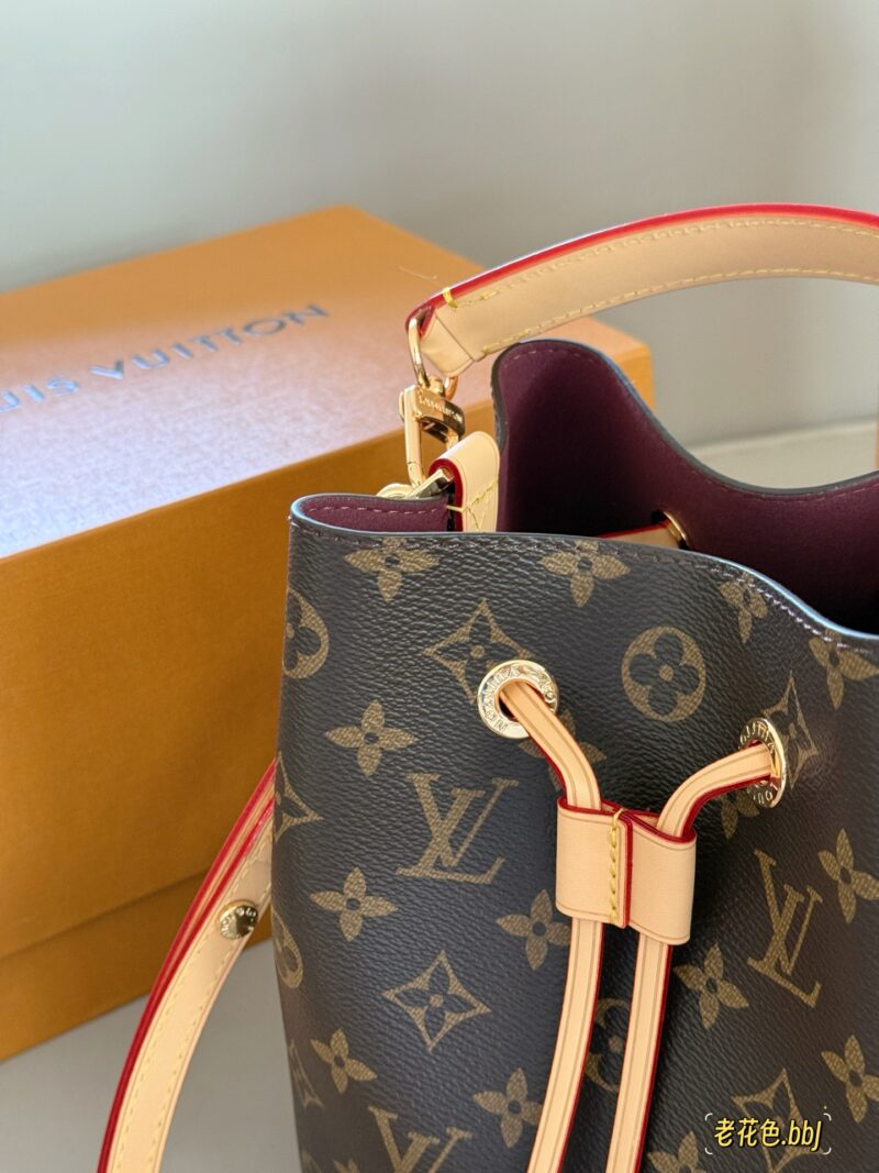 cc1e101185.jpg 225 boxes
size:21*21cm
L Home BB Neonoe Small Bucket
The upper body doesn't look too good
Cross shoulder, single shoulder, hand-held!
All steel hardware Noe bucket
The new size is really nice
Search for Lv bucket bag