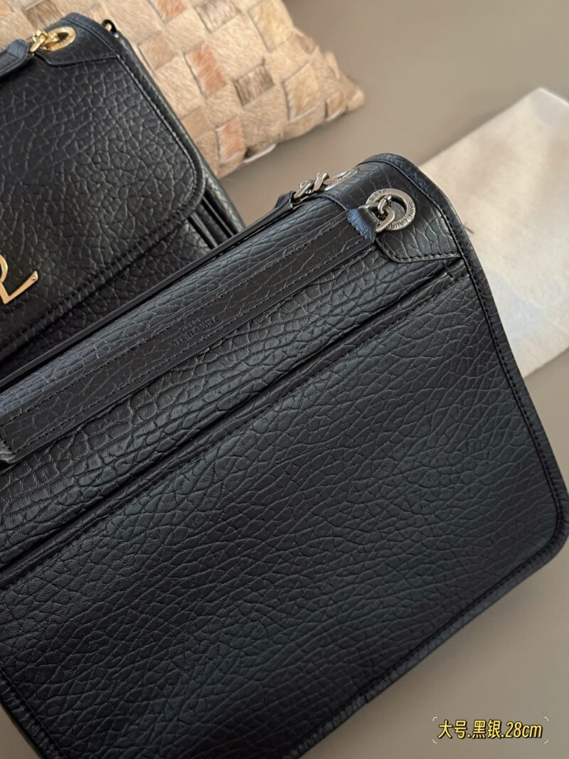 cc2025b114.jpg 230 240 without box
Size: 22 * 18cm (small)
28 * 22cm (large)
The long-awaited
The magic stick Nikki has finally reached a new size
High order version Nikki
YSL Nikki leather material has a soft and sticky texture ??
Highly recommend Niki from ou...