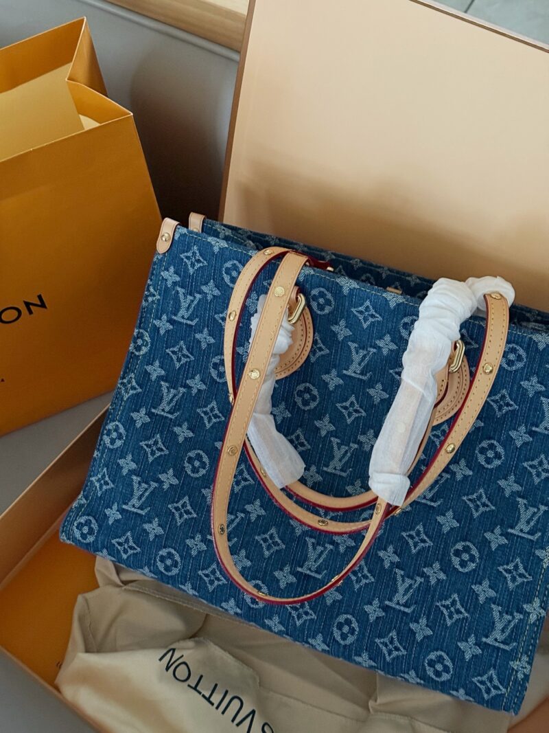315 with packaging
size：34*26cm
L Home On the Go Cowboy Shopping Bag ??
So elegant
I will always love tannins! Who can refuse LV's denim style
Search Lv on the go shopping bag