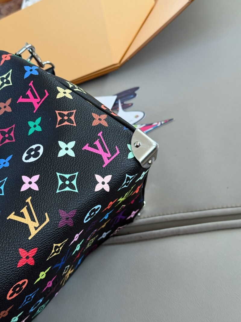 ccb69c5cc2.jpg 310 box black tri color
size:30*21cm
Come and take a look at L's Speedy30 pillow bag
Size 30cm is suitable for daily use and travel!
I really like this size
Very useful! Too cool!