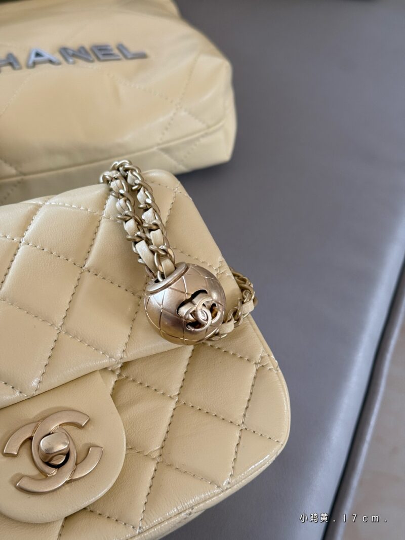 cd03c0a63d.jpg 220220 box
Grandma Xiang's color is really amazing/stunning
size:17*13cm
20*12cm
Upgraded version shipment
Xiaoxiangjia Golden Ball CF
Soft and sticky to the touch
Madam is so beautiful! So exquisite!
Summer chicken yellow/soft fufu drops super cute/