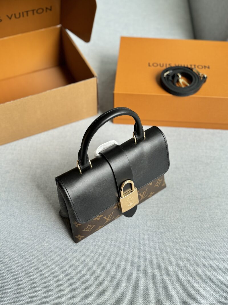 ce0fa3deeb.jpg 220 Complete Gift Box Set
size:22×15
LV Locky BB Lock Head Bag Shoulder Cross Shoulder Handbag Heavy Metal Steel Hardware 163 Variable Frequency Chip
Never buy LV locky bb lock bag because you will really fall in love with this bag
Design of cowhi...