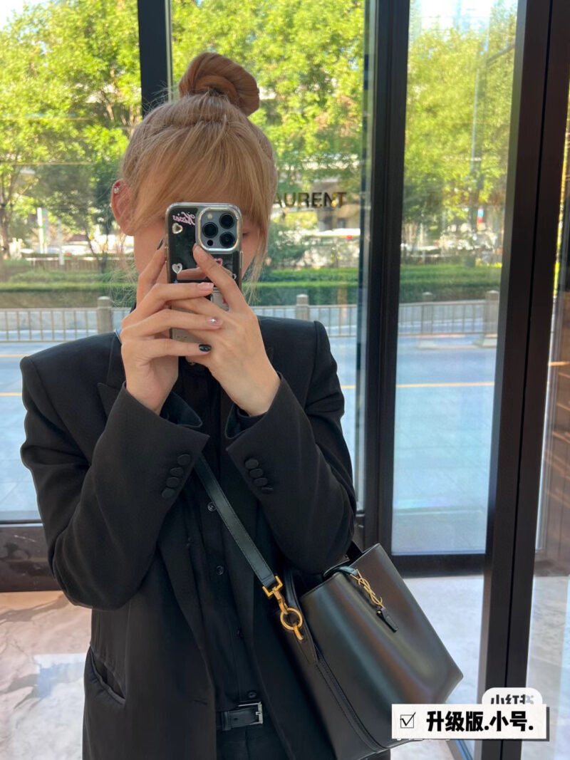 Handheld and crossbody are highly recommended ??