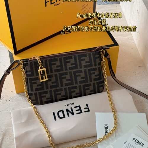 200 boxes
size：20*12cm
A must-have mahjong bag for summer
Fendi Underarm Bag/Mahjong Bag
Really perfect!
Small and cute enough to fit your phone!
Love, love, love!
Handheld, Underarm, Crossarm