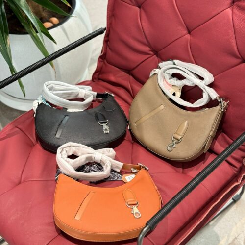 Hermes Moon Tooth Pack p305
Arcon back I can't come down from above
A package that does not require distribution
Capacity can
Can be worn on one shoulder, diagonally, or under the armpit
Even the price is cheaper than neighboring Grandma Xiang, what ...