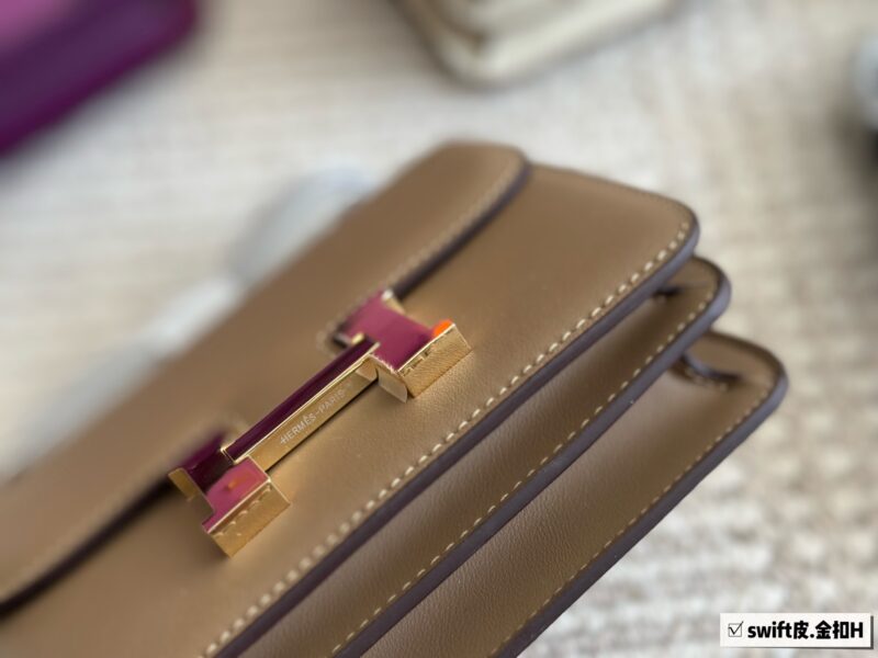 Comes with a complete set of packaging
size：19*15cm
H's flight attendant bag, Kangkang bag,
Original hand sewn,
???? Swift cowhide/silver buckle
Original logo complete