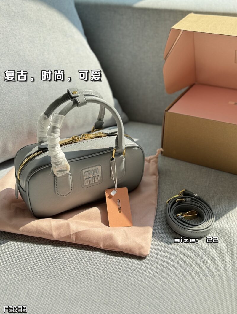 Color card ??
MIU MIU Arcadie Series Bowling Bag Shoulder Cross Shoulder Handbag