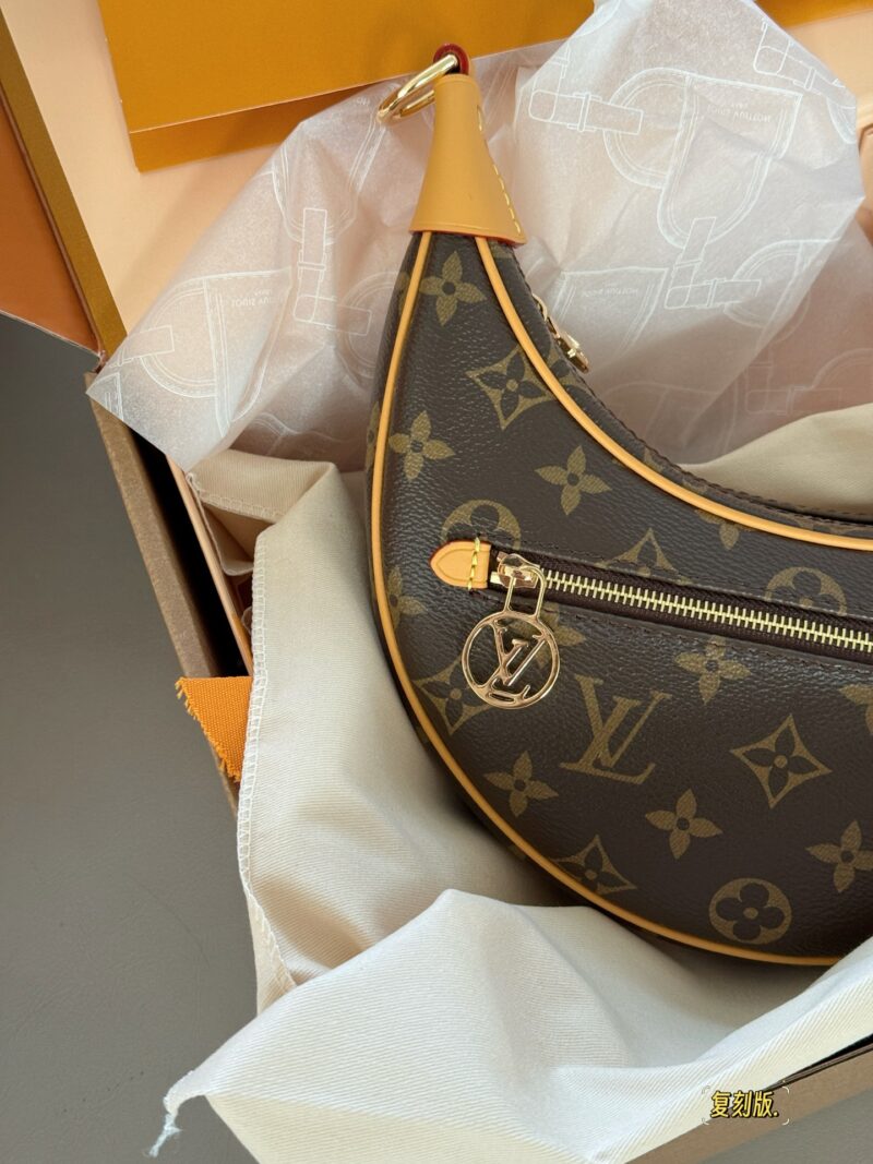 cfe580a2c3.jpg 280 box replica version
Size: Upper width 23 * 12cm
L Home Moon Bag (Loop)
Last year was super popular,
There really is a reason for its fire!
Truly fragrant! Truly fragrant!
? Handheld ? Crossed ? Underarm
get ? Multiple types of backs