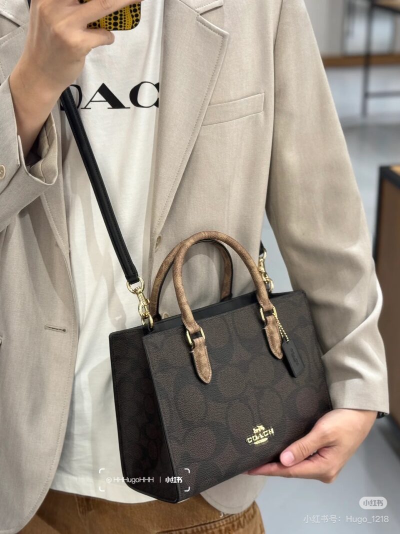 d00274c2d3.jpg COACH | New Maggie Tote! A small tote bag with just the right size for live pictures
New Series Maggie Tote