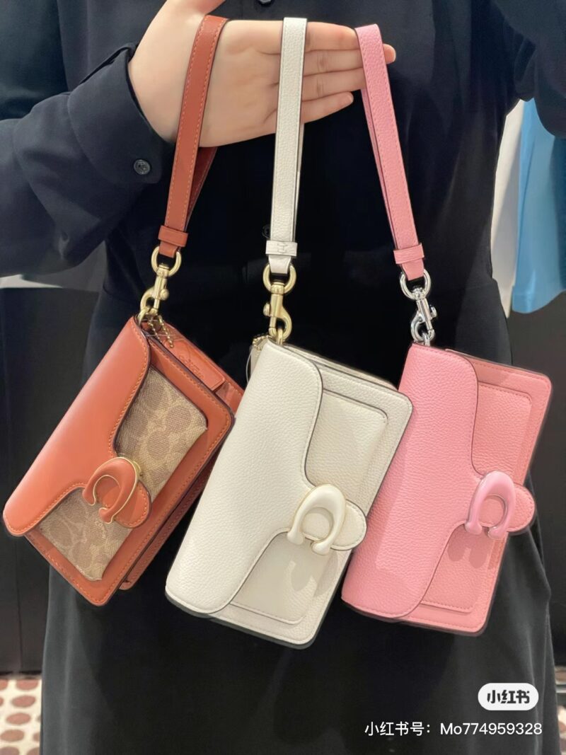 Dongbai Coach/Classic Wine God Bag
The eternal wine god bag, never tire of it
A bag in hand, matching all~