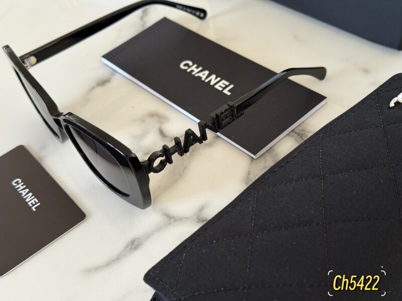 d03968f4e4.jpg 220 sets of complete packaging
Chanel's Mandarin Duck Legs, also known as the "Out of Stock King",
It's too high-end and spicy~
Xiaoxiang's sunglasses
It's too touching on my girlish heart,
Cool and cool~
Effortlessly trendy~It's also great to have a...
