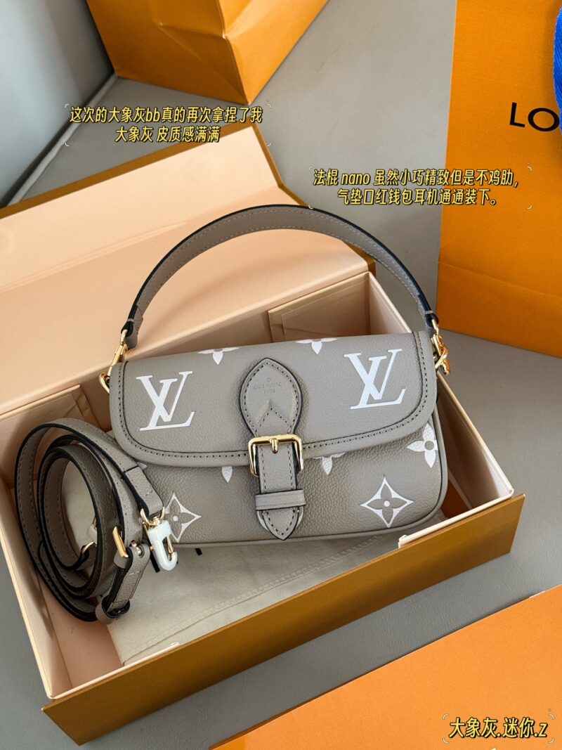 d07c8a2539.jpg 235 box upgrade version
size:19*11cm
L Family Diane Stick
Nano size has arrived
I can't believe it!
Elephant Grey Nano, Mini Cute~