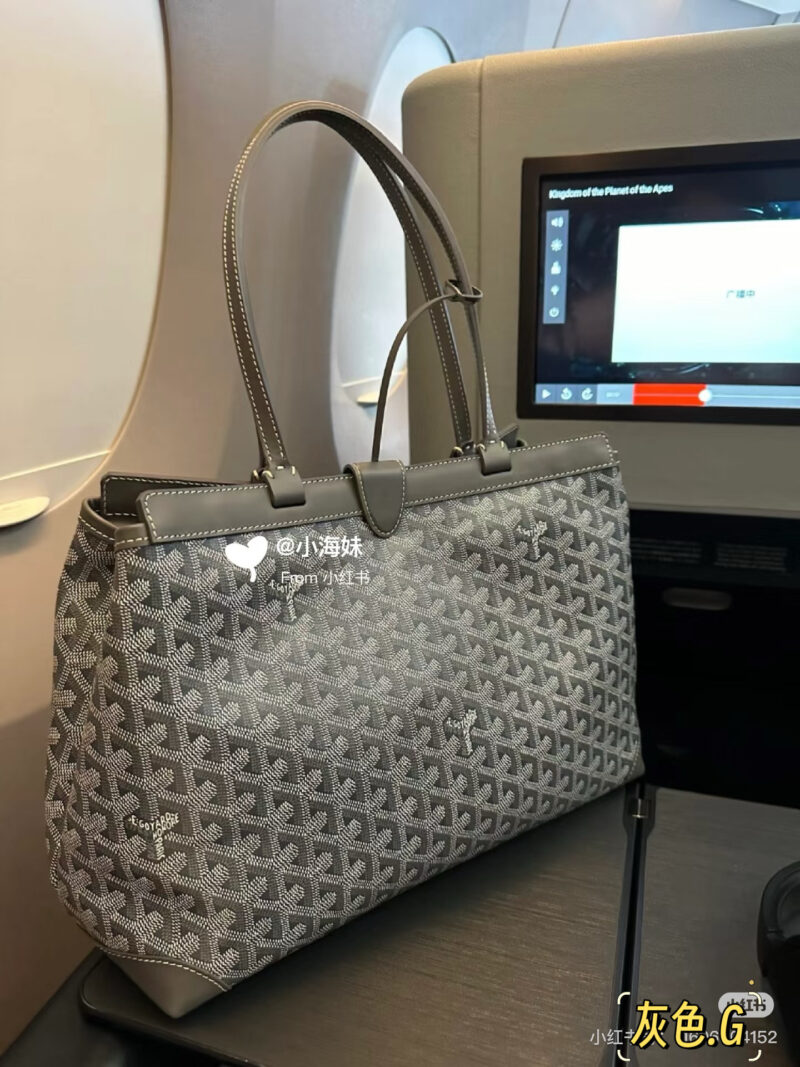 Goyard Bellechasse is really a travel tool!
