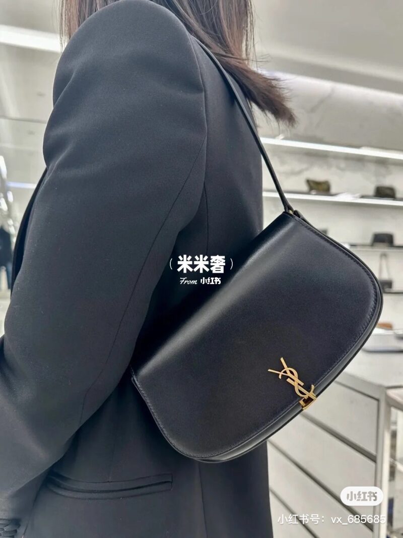 Favorite Underarm Bag for Going Out ▼ V
YSL new underarm bag
Mini Half Moon Shape
Simple and unique
