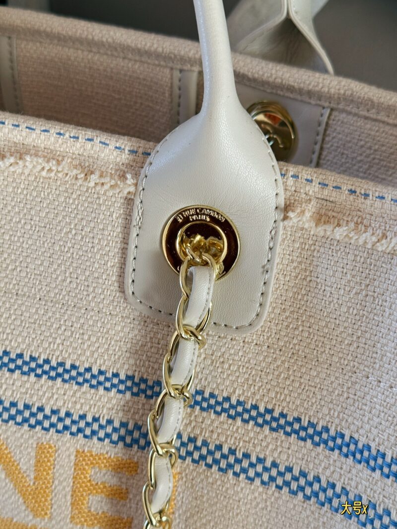 d0f1c0df80.jpg 355355 without box
Size: 38 * 30cm (large)
33 * 25cm (small)
Xiaoxiangjia 25C Early Spring Vacation Series
Marseille and the Sea
Arrange it! Arrange it!
This beach bag released this year is so beautiful!
People are already eagerly anticipating it!