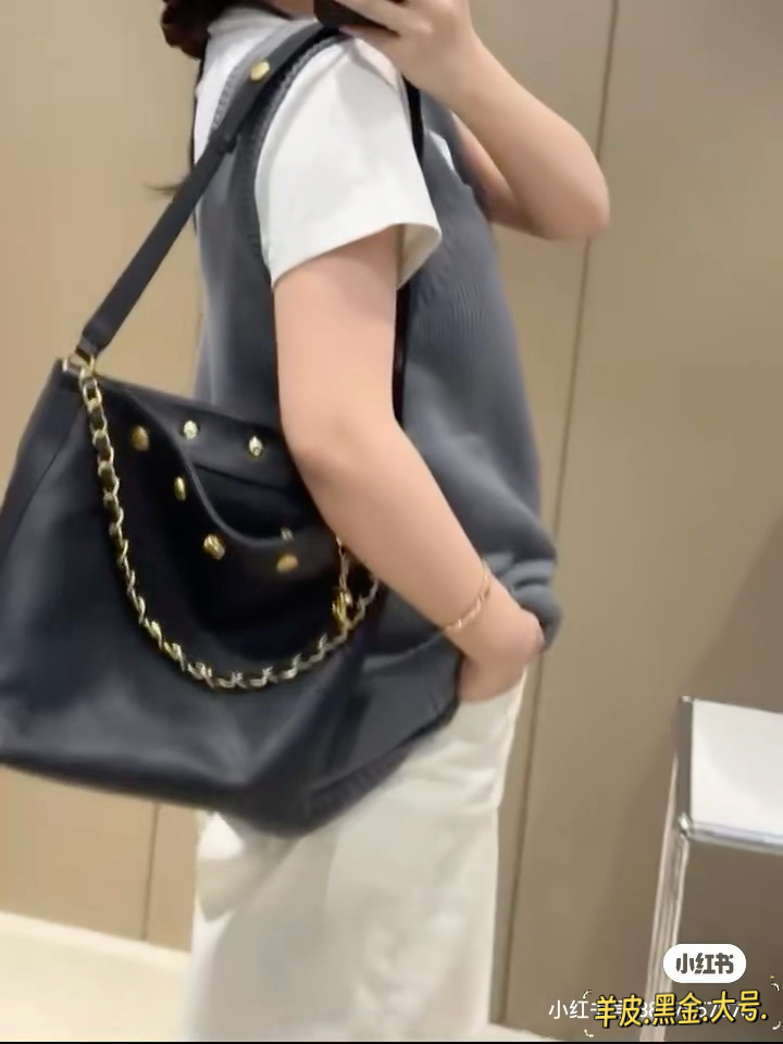 d1e26a7936.jpg Chanel bucket bag, how can it be so cool