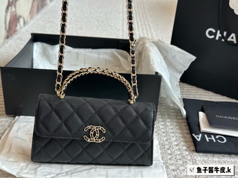 d24fb25b73.jpg Caviar Cowhide 260 Pack
size:19*10cm
Xiaoxiangjia 23Kelly Mobile Bag
This bag type is a whole love to live in
Little Kelly Grandma/Exquisite and Cute/
You can put your phone on
Can be carried by hand or slung diagonally
The caviar cowhide is too pe...
