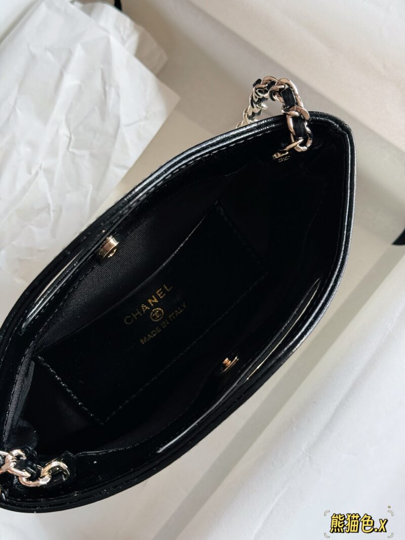 200 boxes
size：22*14.5cm
Xiaoxiangjia's 23a is worth buying
Cute and lovely side scrolling 31 nano bag
The black and white panda color scheme is really fragrant
Who can withstand this!
Xiaoxiang's true love fans must join!