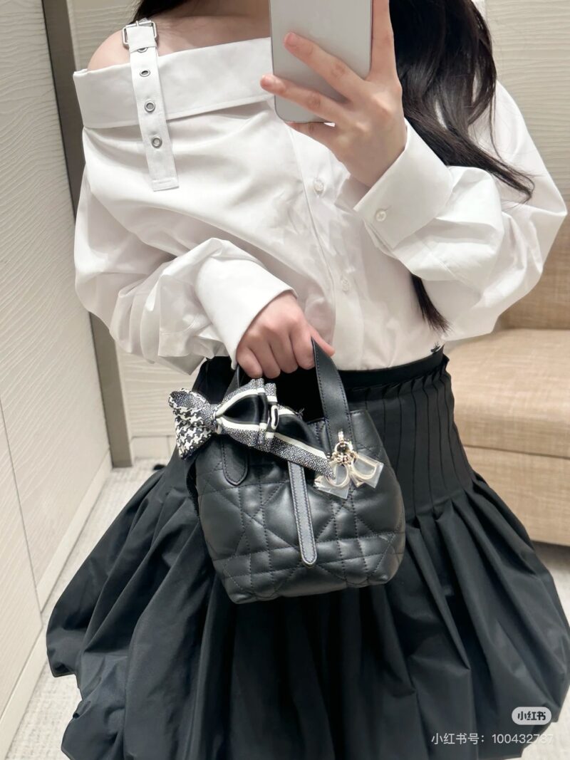 d2b4b89741.jpg Dior indigenous bag combines beauty and cuteness