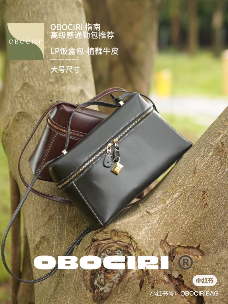 A niche hand-held, one shoulder, and crossbody lunch box bag, fashionable, simple, and versatile! Some people are immediately attracted by this retro niche hand-held shoulder crossbody lunch box bag! Its design is simple yet not simple, full of a s...