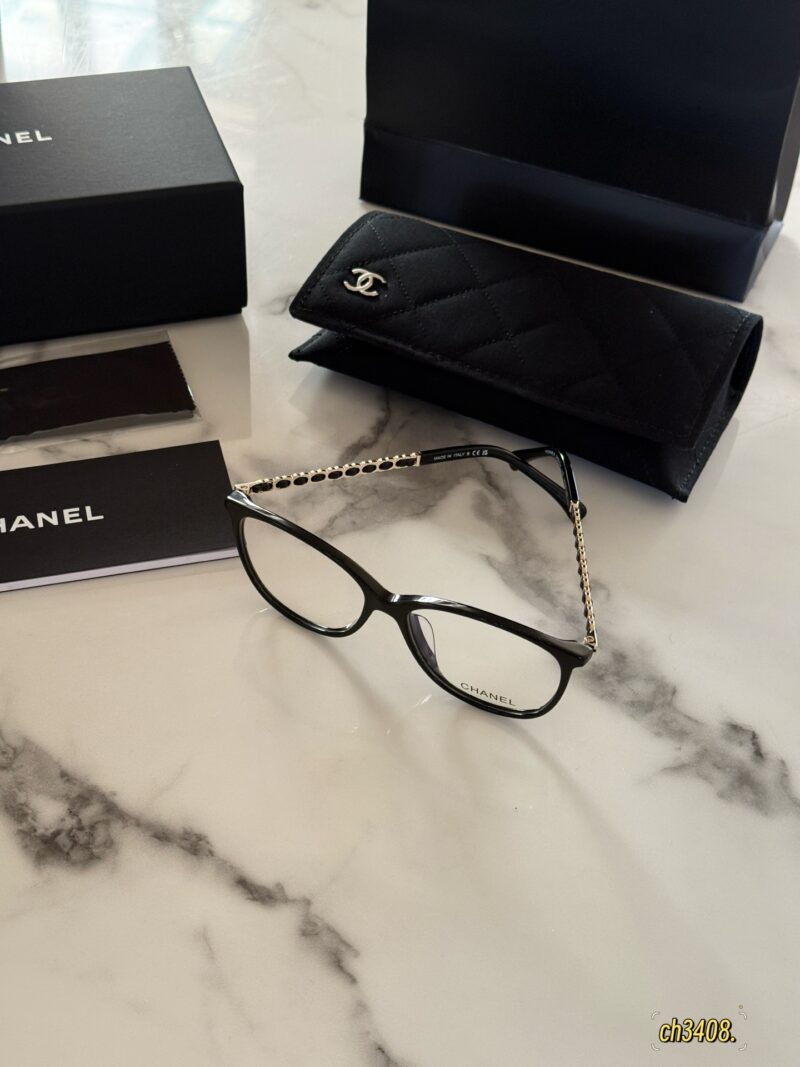 d3be020546.jpg 195 complete packaging upgrade version
Xiaoxiangfeng Invincible Black Frame Plain Mirror ∞
Wearing it without makeup is absolutely stunning!
Ch3408 is truly the "out of stock king" and the bare black frame on my heart
The side face shark looks so s...