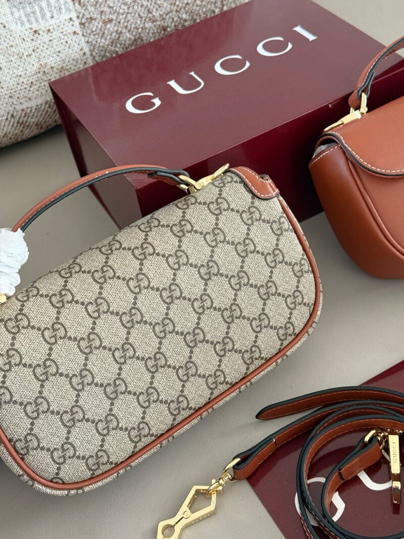 d3f6e51603.jpg 230 sets (gift box)
Size: 23 * 13cm
GG 1955 Handheld Edition New Bag
I don't know if everyone feels the same way as me,
This new 1955 color scheme is even more fashionable~
Hand carried crossbody
Search GG 1955 saddle