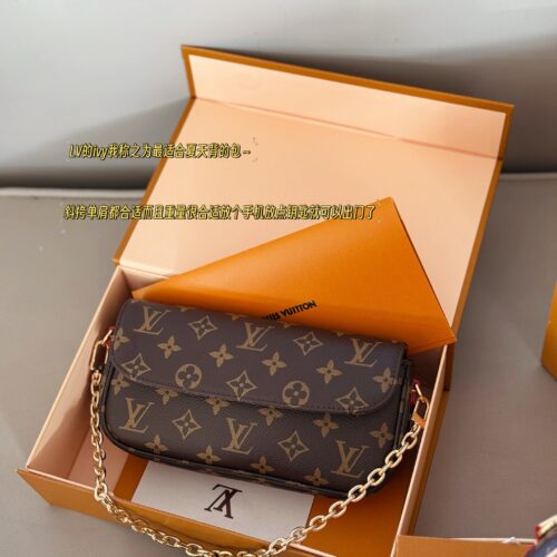 225 box upgrade version s
size：22*12cm
Mahjong bag with double chain design for L family Ivy
Ivy, I call it the most suitable bag to carry in summer
Can be carried diagonally, single shoulder, or handheld
The built-in card slot is cute and easy to use!