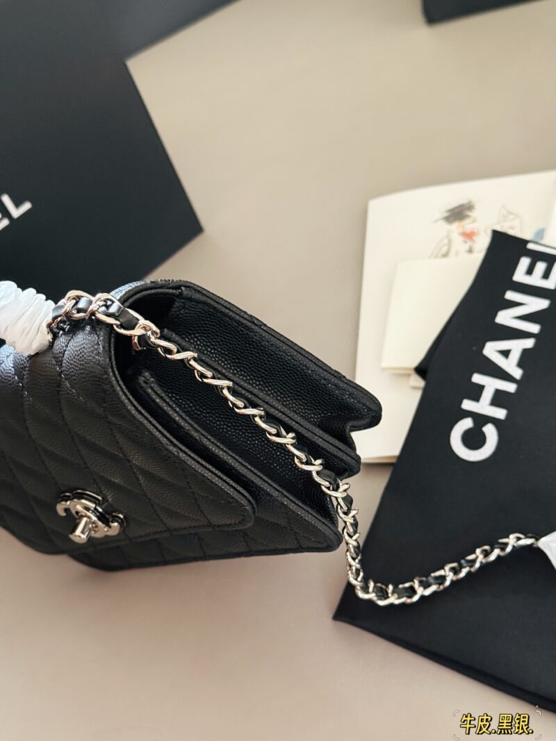 290 box cowhide
size：19*11cm
Xiaoxiangjia 25P Organ Pack
I found this hidden organ bag
Silver color scheme is my favorite
The capacity can be slung over the armpit and carried by hand