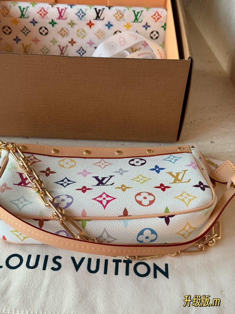 260 box upgrade version m
size：22*13cm
L Murakami Takashi | White Tri Color Mahjong Bun
Mahjong bag shoulder strap, armpit back looks great!
White tri color mahjong bag,
Who really sees who falls in love
The feeling of sinking at a glance upon seei...