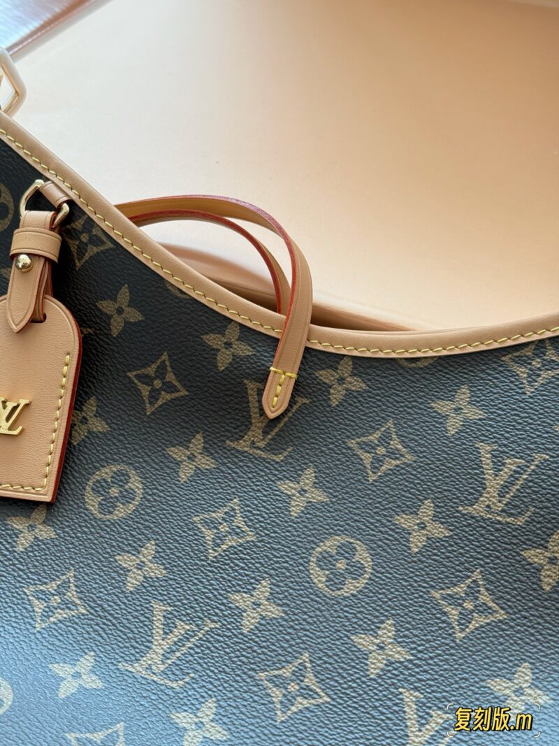 d555363243.jpg 300 boxes (customized version)
Size: 30 * 20cm (small)
Take actual photos of the shipment and experience it
CarryAll, the strongest member of the L family,
Cute and casual are all okay, haha
Carryall is really strong!
Comes with a storage wallet,
be ...