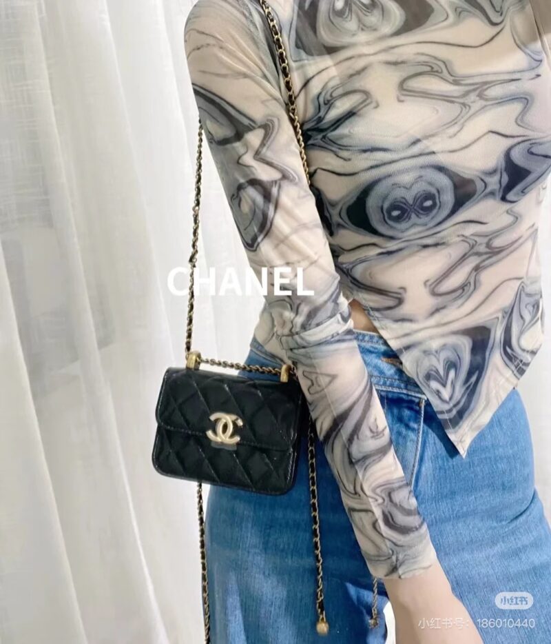 Chanel waist bag mini woc Chanel gold bead waist bag 10000+Chanel 2021 handmade workshop mini woc
The shoulder strap can be adjusted, it can be worn diagonally, and it can be used as a waist bag
Xiao Jinzhu, very versatile
A must-have concave shape
I...