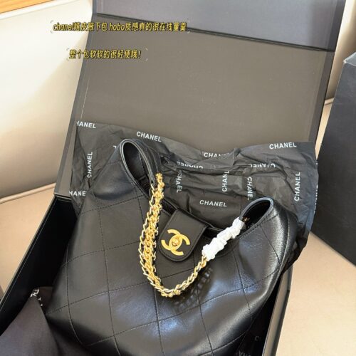 330 355 with box of lambskin
Size: 23 * 27cm (small size)
30 * 35cm (large size)
Xiaoxiang Family Hippie Underarm Bag Hobo
The texture is really online!
The whole bag is soft and lightweight!
This season's new designs,
Implant simplicity into people'...