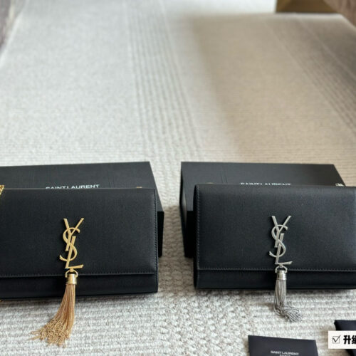 240 box cowhide
Size: 24 15cm (large)
YSL WoC envelope package
kate 
Caviar cowhide looks particularly good in texture! Durable and wear-resistant!
? Crossarm ? Underarm
