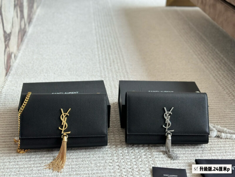 d61d40d7ae.jpg 240 box cowhide
Size: 24 15cm (large)
YSL WoC envelope package
kate
Caviar cowhide looks particularly good in texture! Durable and wear-resistant!
? Crossarm ? Underarm